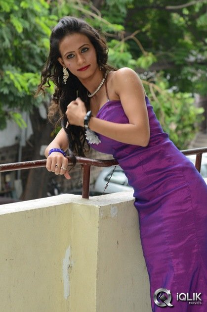 Chahat-at-Fallow-Fallow-You-Teaser-Launch